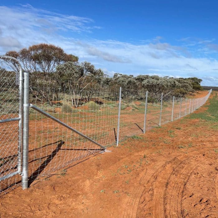 DRIVE-TIGHT Steel Strainer Post